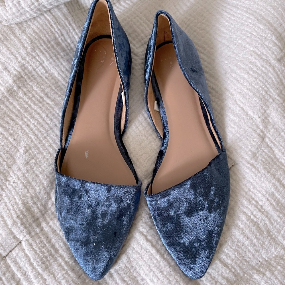 Blue velvet point toe flats
